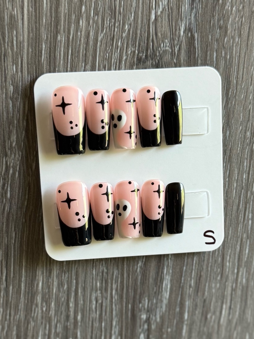 Nude & Black Press-On Nails Set with Star and Skull Accents - Halloween